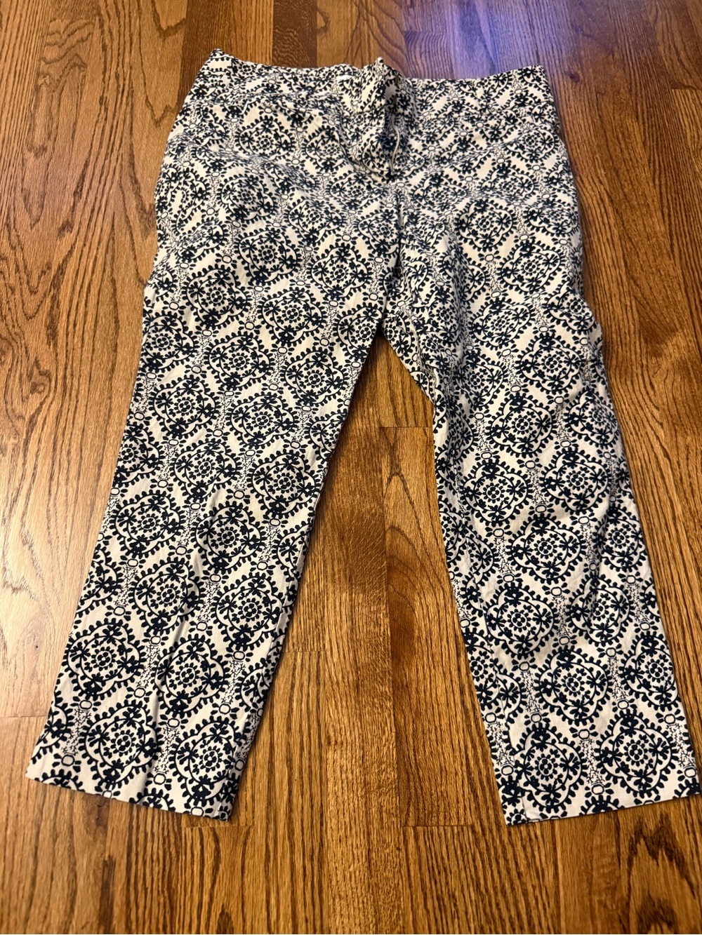 LOFT Ladies’ Riviera Navy and White Patterned Casual Cropped Pants 24” inseam